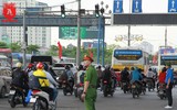 Người dân ùn ùn quay lại Hà Nội sau kỳ nghỉ lễ